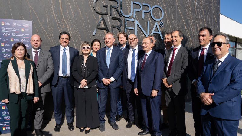 Il Ministro Urso, il Presidente Schifani e il Sindaco Trantino in visita al Gruppo Arena: un Riconoscimento di Prestigio