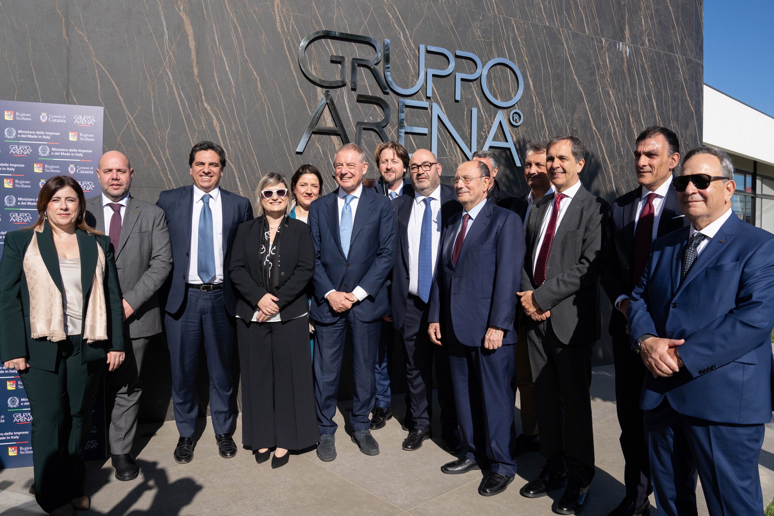 Il Ministro Urso, il Presidente Schifani e il Sindaco Trantino in visita al Gruppo Arena: un Riconoscimento di Prestigio