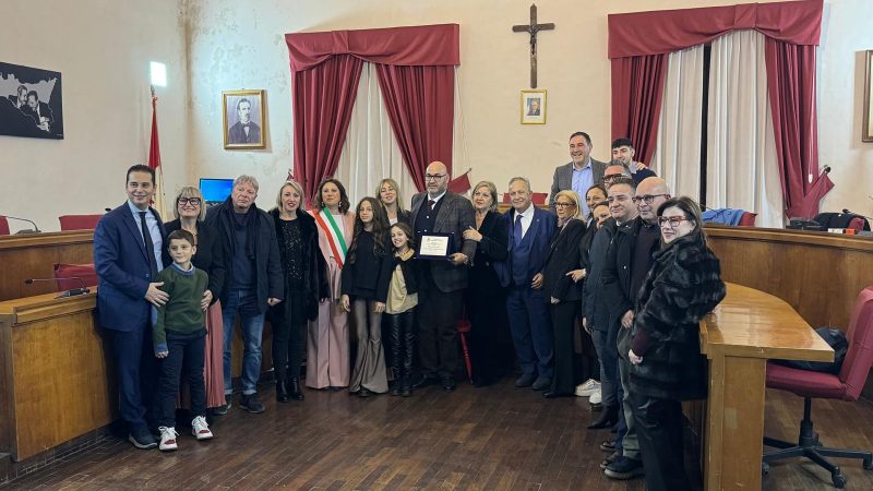 Valguarnera celebra il cav. lav. Giovanni Arena con la targa di “Cittadino Meritevole”