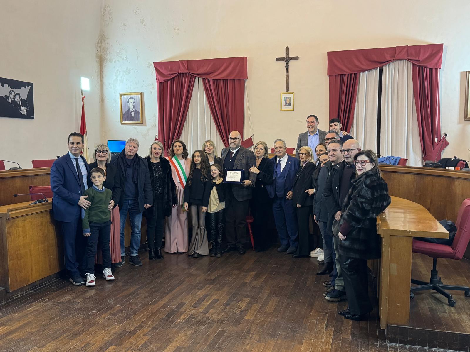 Valguarnera celebra il cav. lav. Giovanni Arena con la targa di “Cittadino Meritevole”