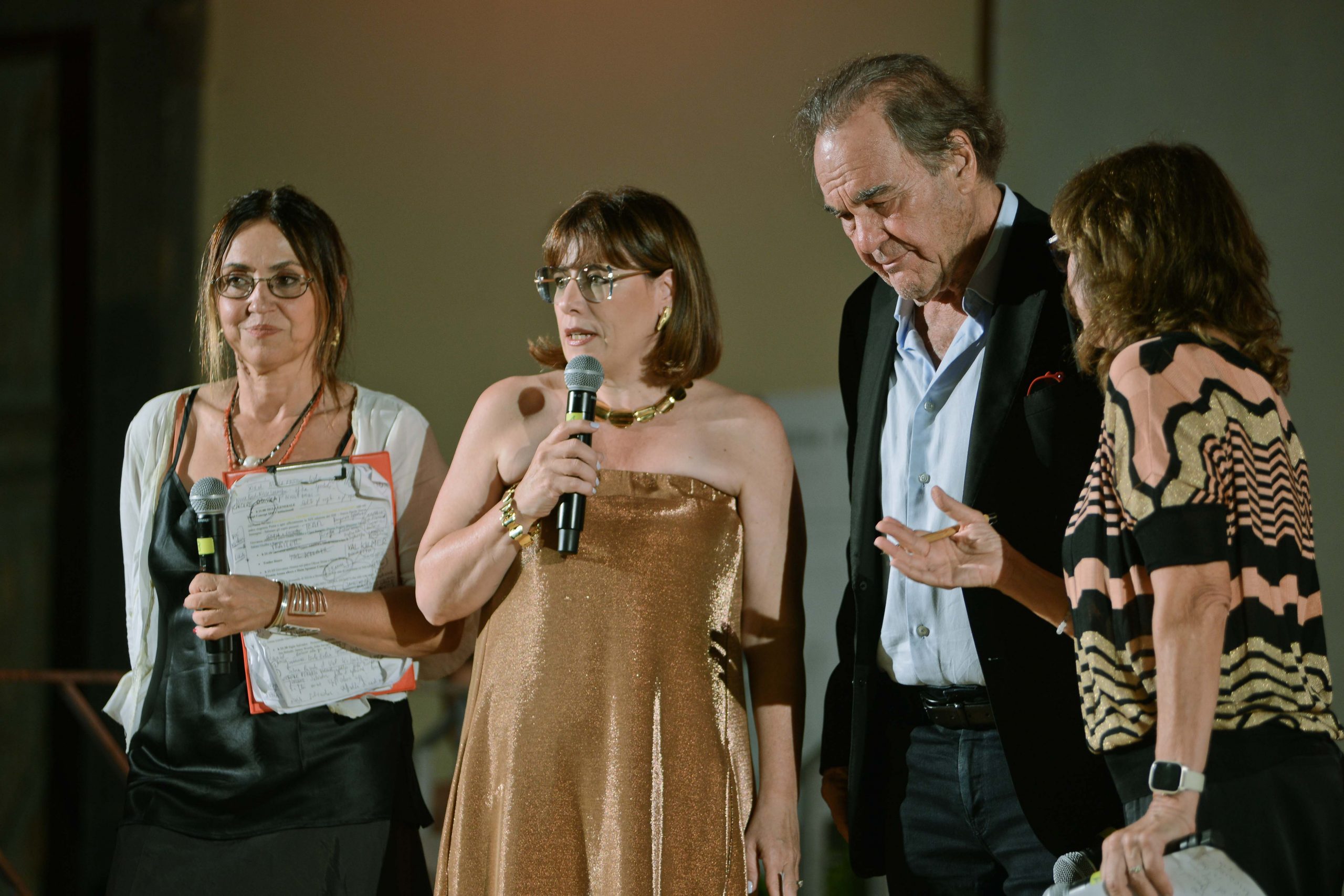 Il Gruppo Arena consegna a Oliver Stone il Premio alla Carriera: un omaggio alla verità del cinema
