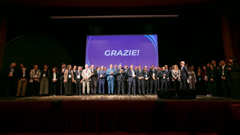 VéGé accelera la crescita. Arena svela la visione GDO 2040 al Teatro Manzoni.