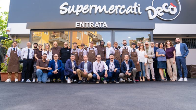 Dopo il restyling riapre il punto vendita di Valverde